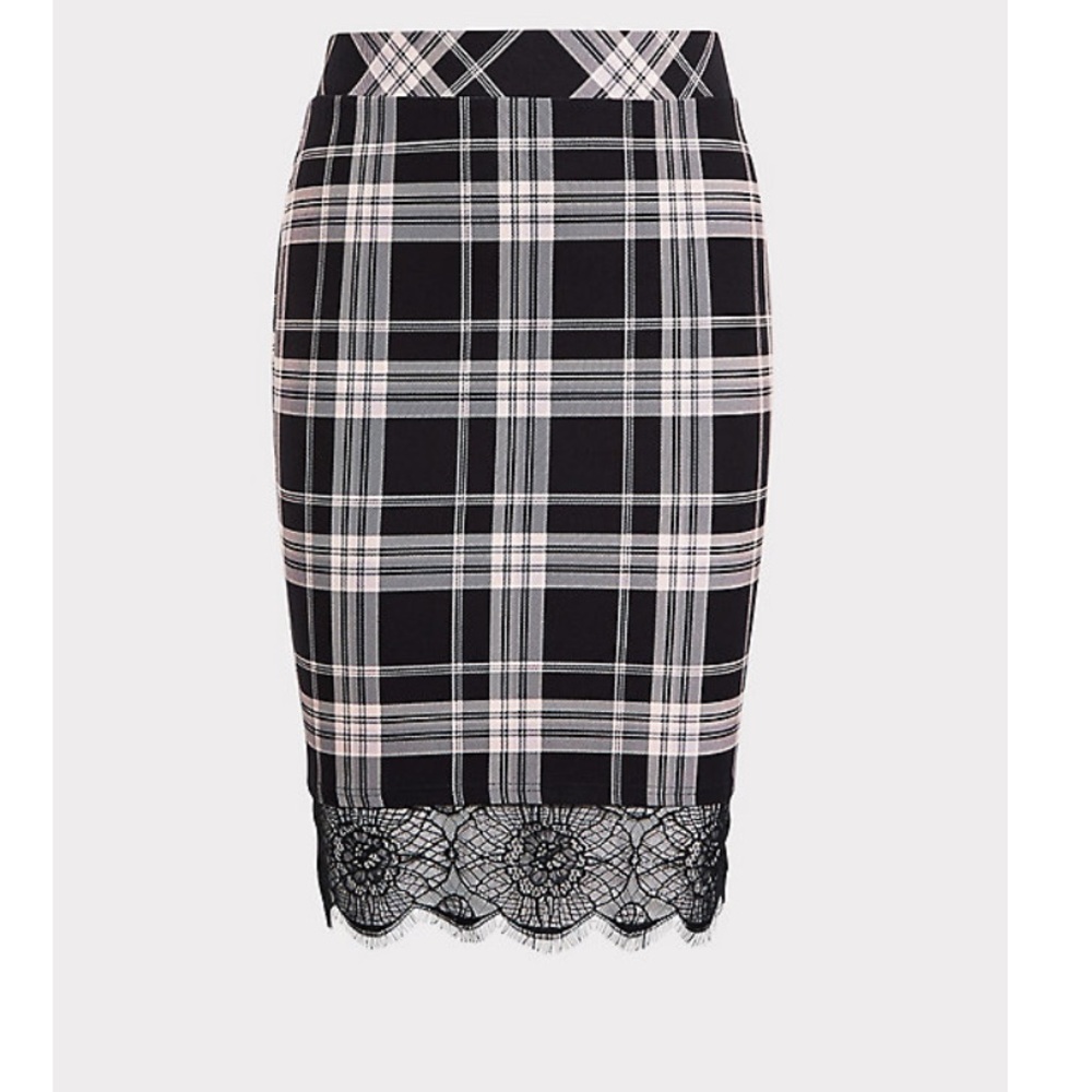 ๐ Torrid black plaid & lace ponte pencil skirt 2 - Picture 4 of 7